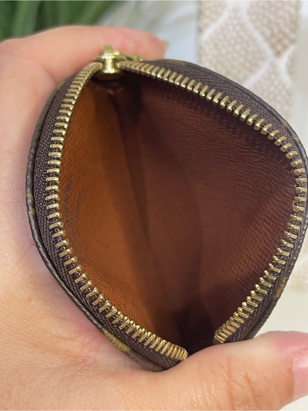 Louis Vuitton Monogram Round Coin Pouch - Brown and Gold - Picture 5 of 5